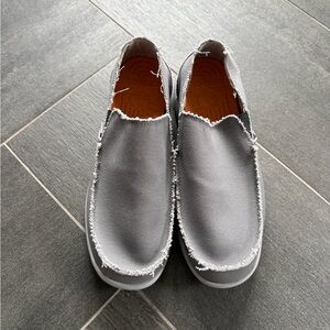 Crocs Men’s Slip on loafer Gray Casual Shoes size 11 Santa Cruz style